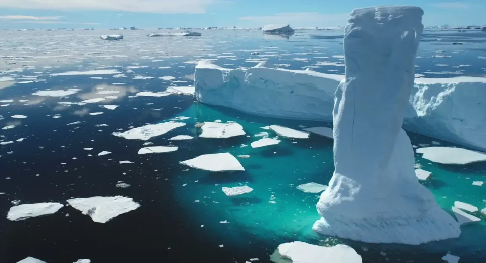 Ученые обнаружили, что внезапное изменение судоходных маршрутов влияет на формирование облаков над Атлантическим океаном.