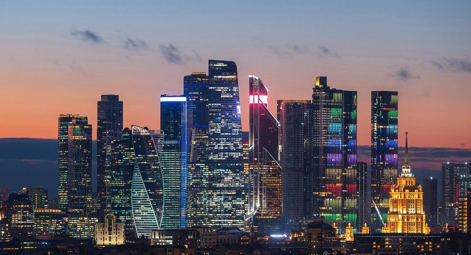 Росстат сообщает о резком скачке цен на бензин на 6,88% в июне на фоне продолжающегося давления на энергетическом рынке 7 - Castle Journal Russia Российский бизнес